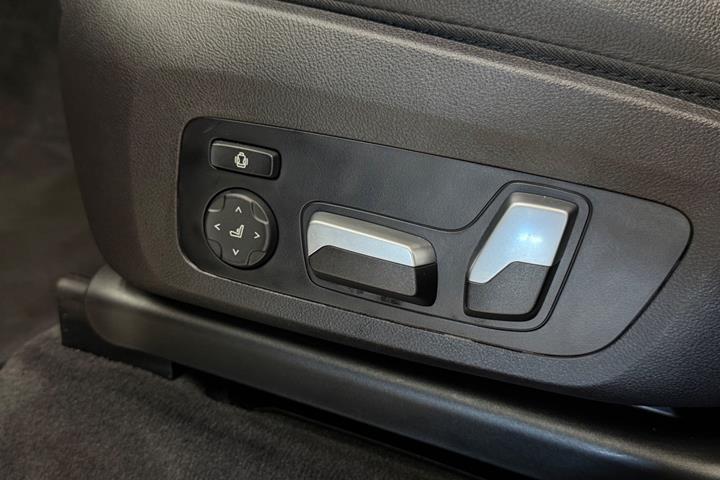 Grå BMW iX3 fra 2024