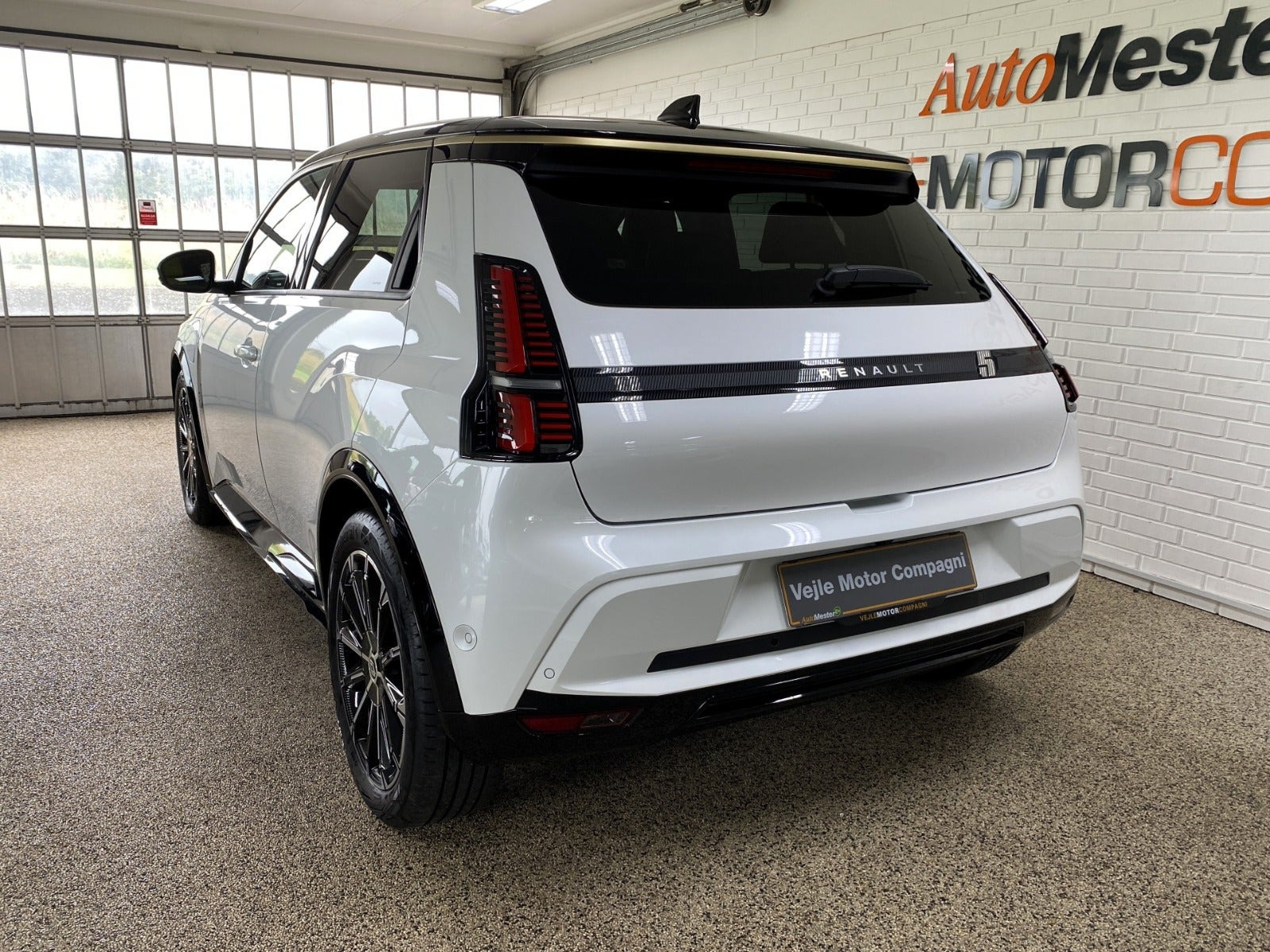 Hvid Renault 5 E-Tech fra 2025