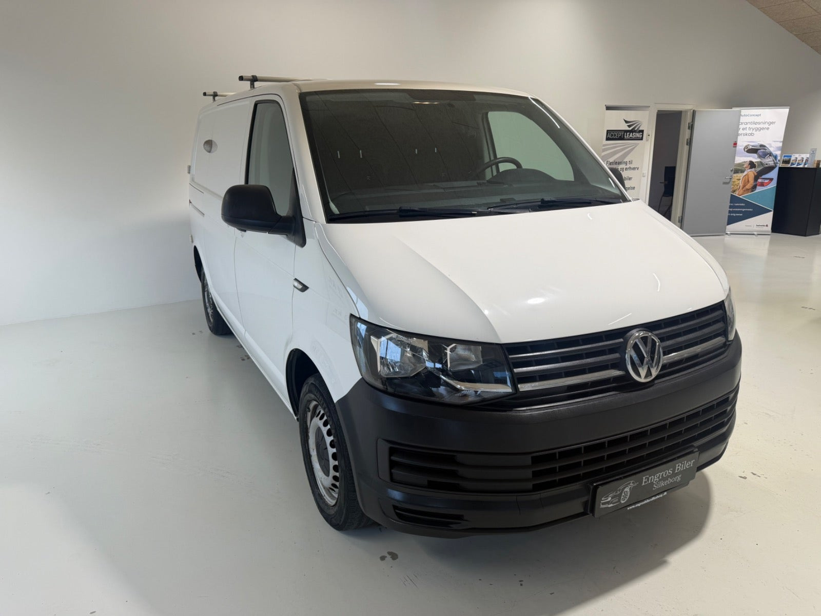 VW Transporter 2,0 TDi 102 Kassevogn kort