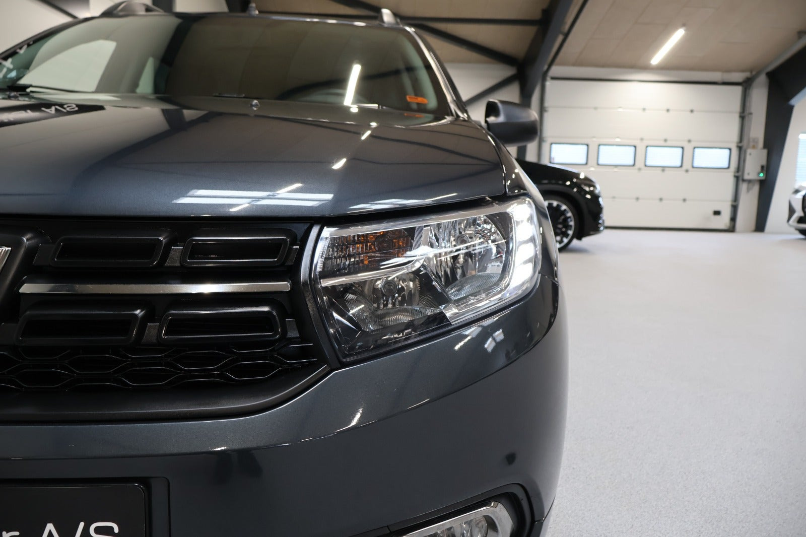 Grå Dacia Logan fra 2018
