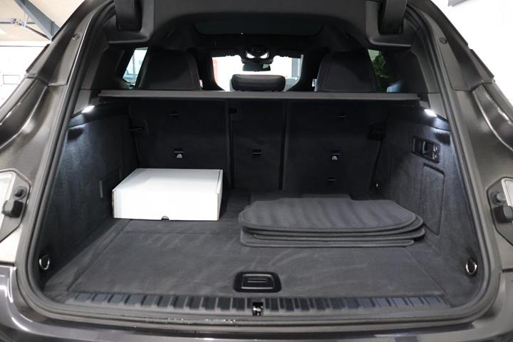 Grå BMW iX fra 2022