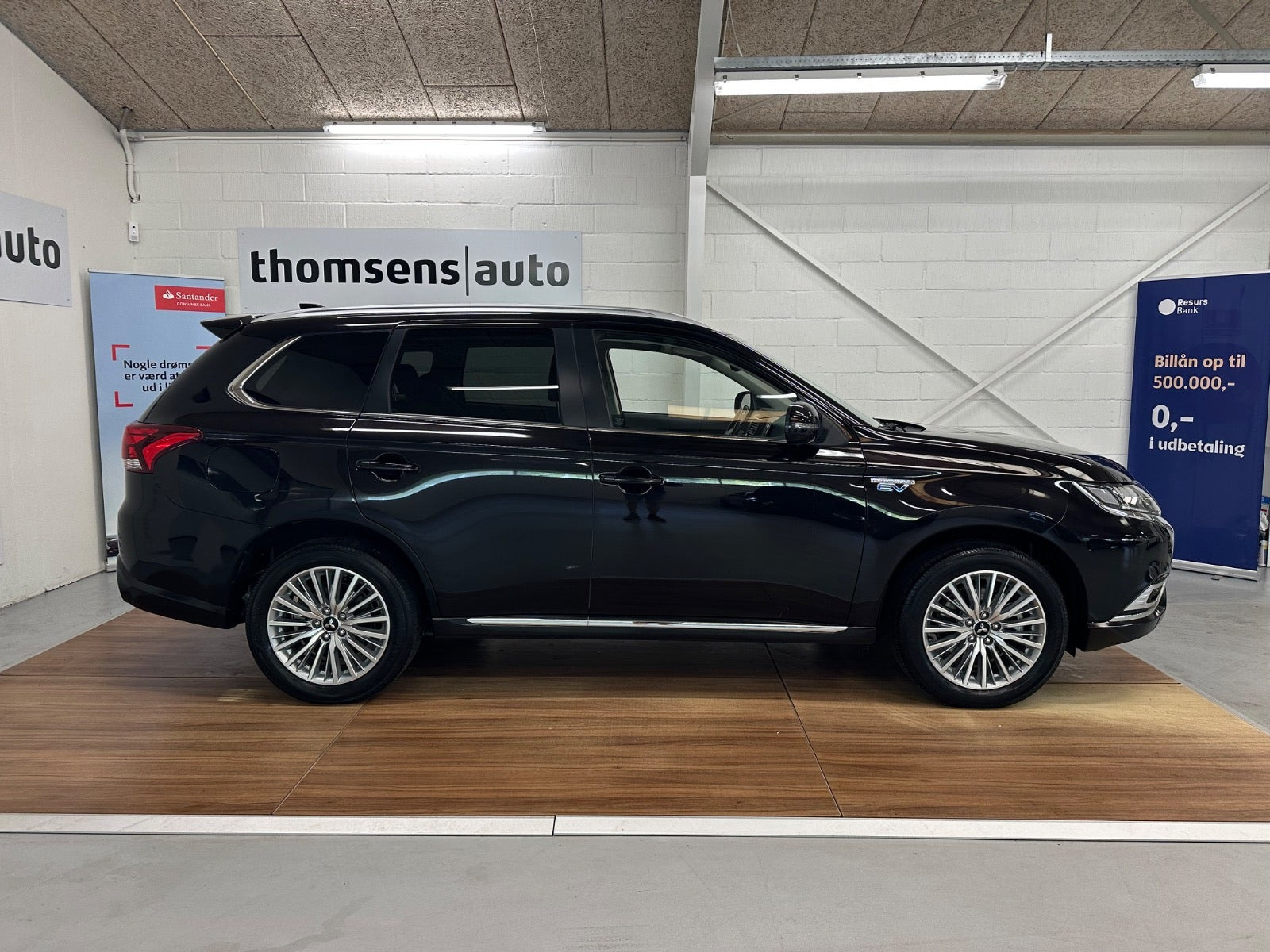 Sort Mitsubishi Outlander fra 2020