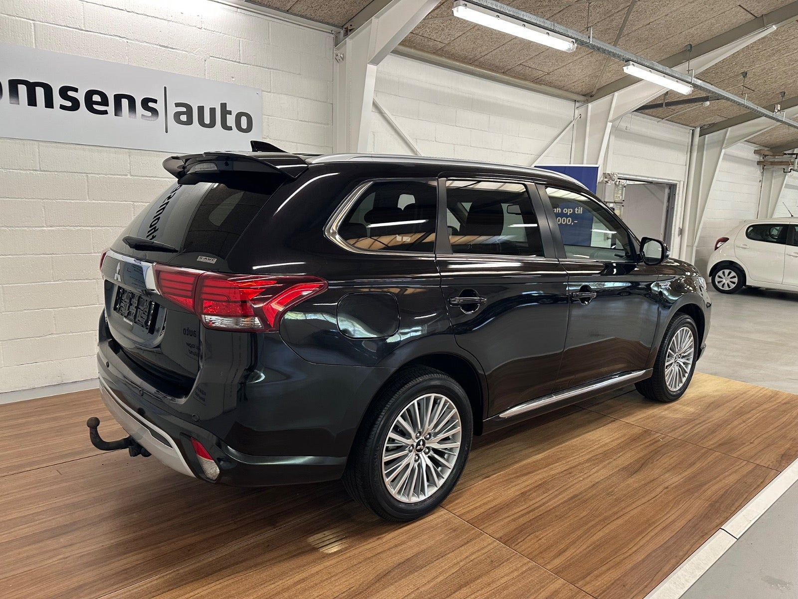 Sort Mitsubishi Outlander fra 2020