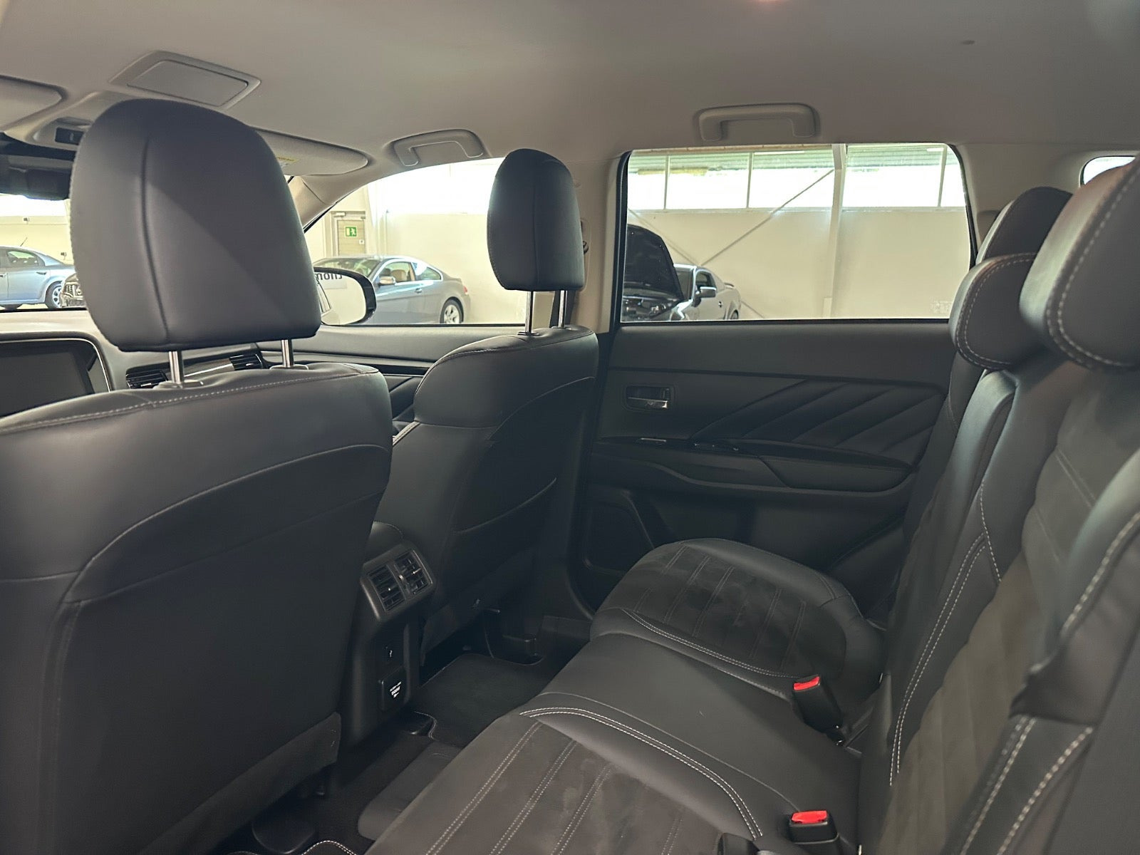 Sort Mitsubishi Outlander fra 2020