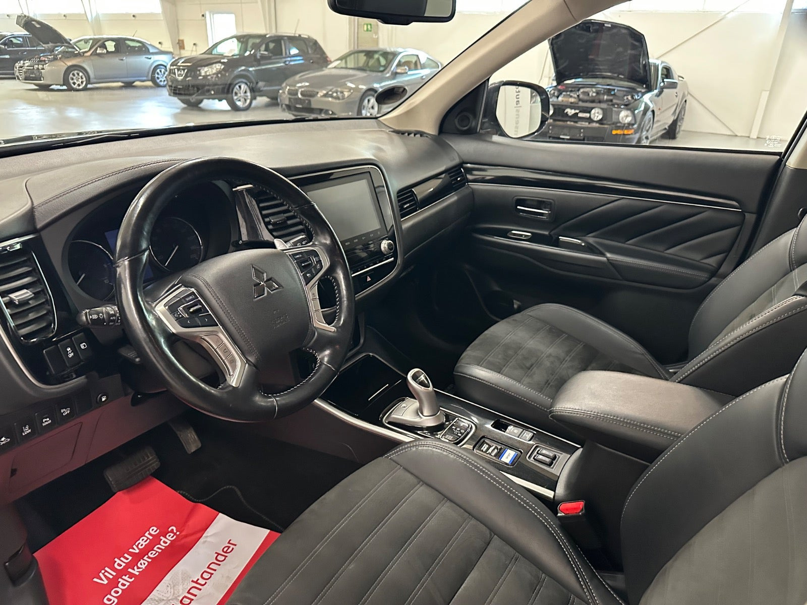 Sort Mitsubishi Outlander fra 2020