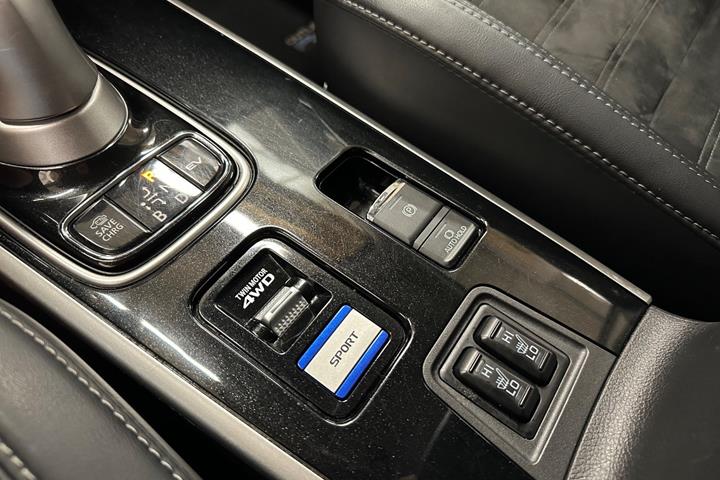 Sort Mitsubishi Outlander fra 2020