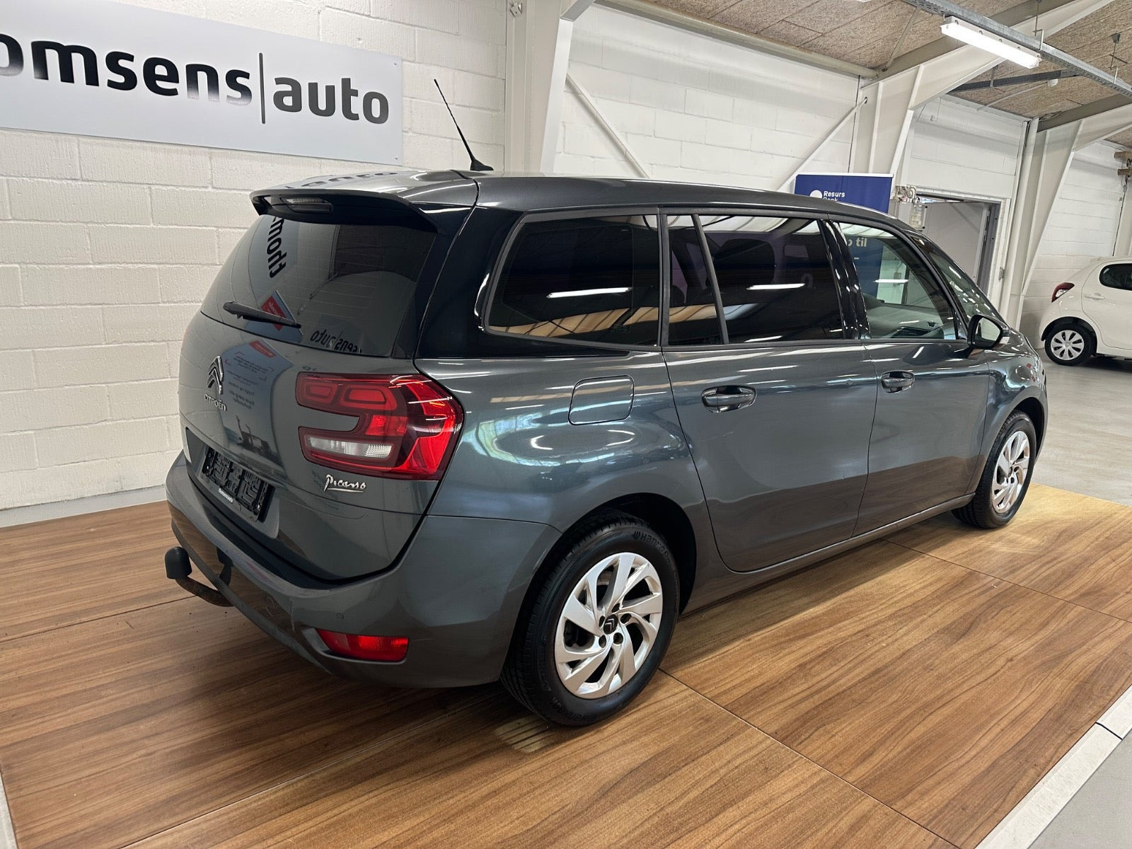 Grå Citroën Grand C4 Picasso fra 2016