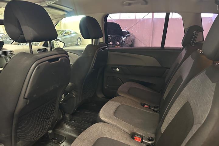 Grå Citroën Grand C4 Picasso fra 2016