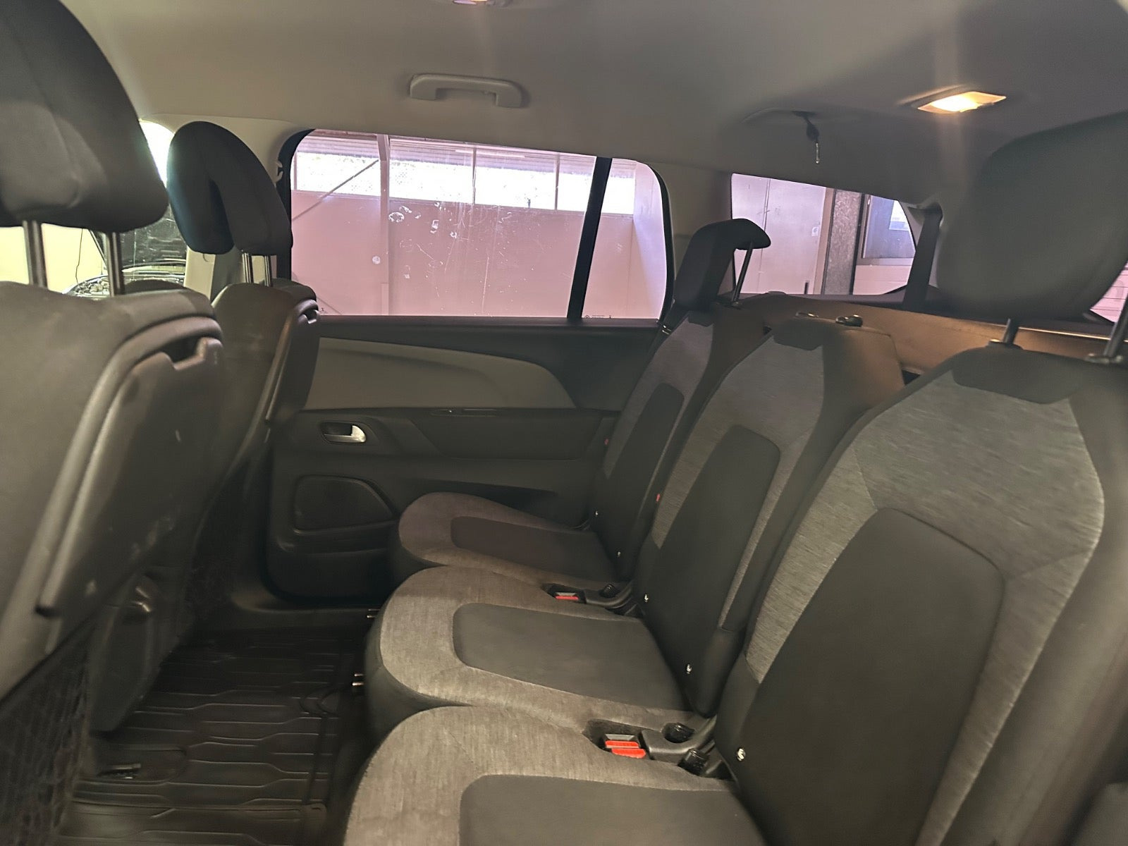 Grå Citroën Grand C4 Picasso fra 2016