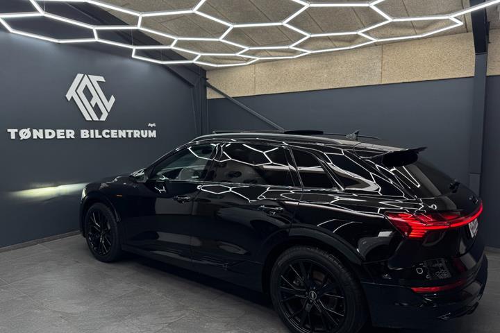 Sort Audi e-tron fra 2022