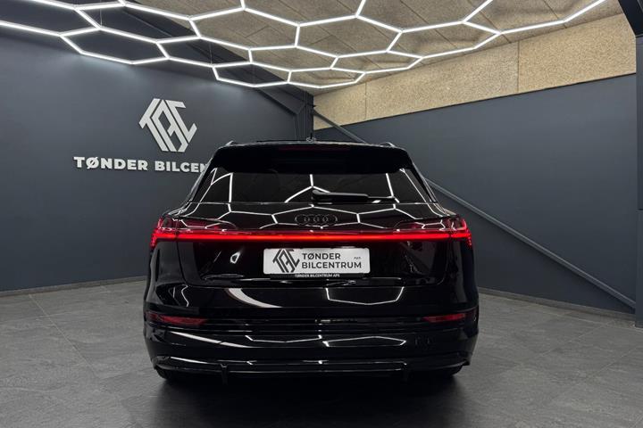 Sort Audi e-tron fra 2022