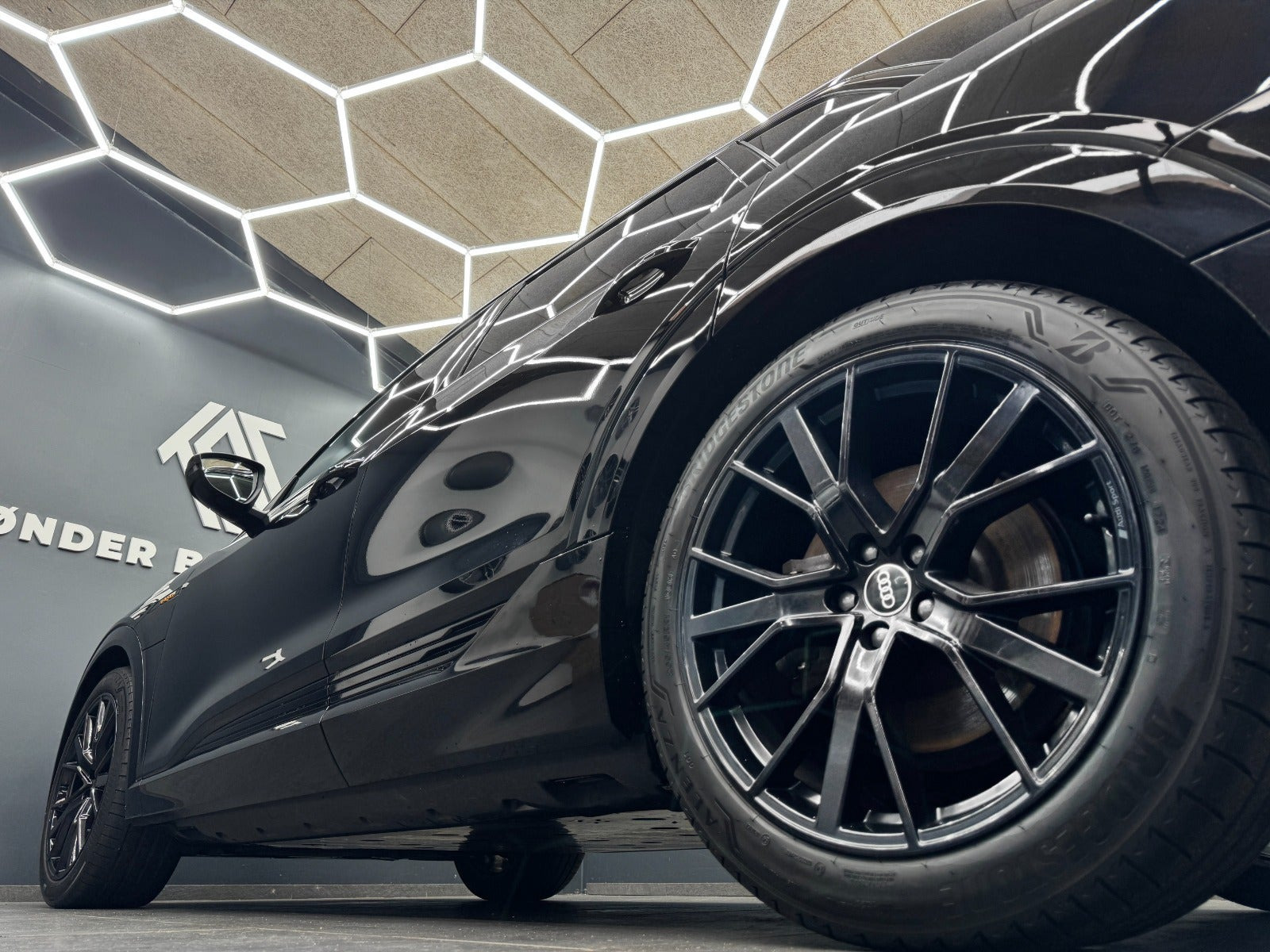 Sort Audi e-tron fra 2022