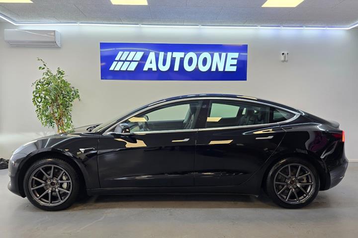 Sort Tesla Model 3 fra 2019