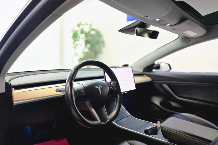 Sort Tesla Model 3 fra 2019
