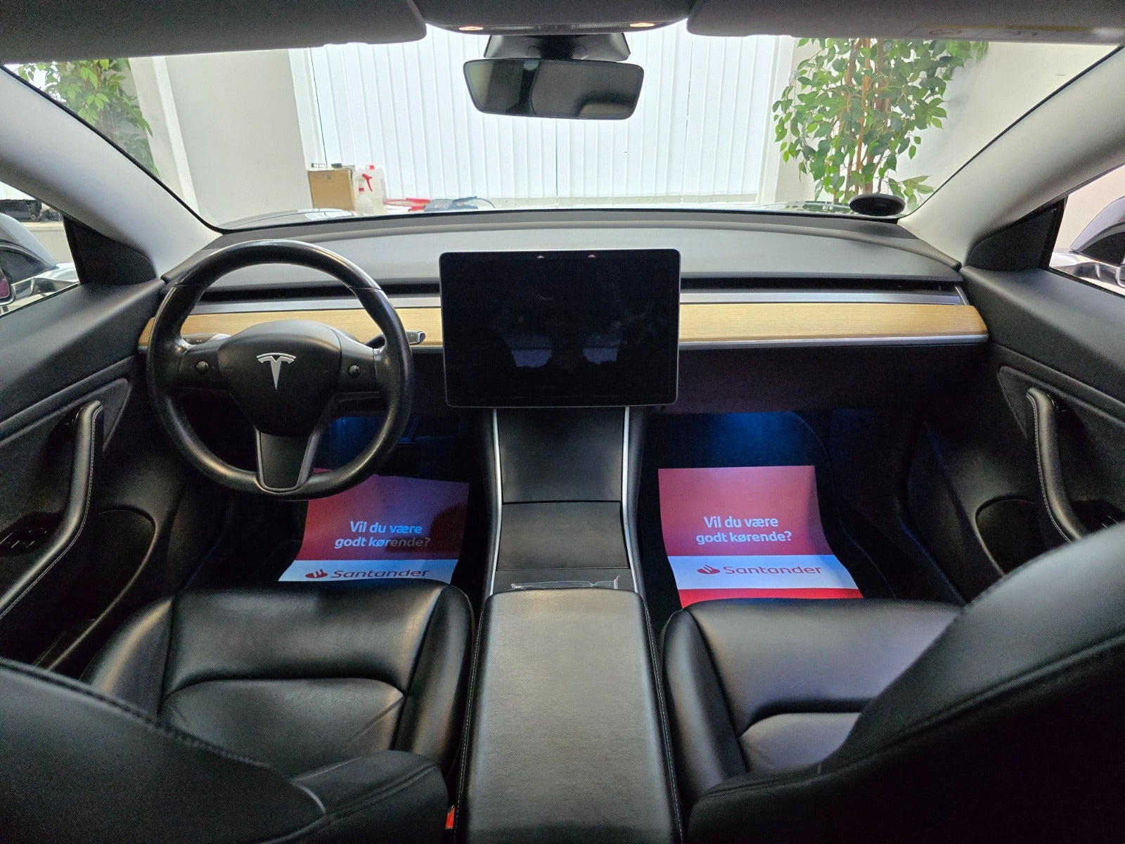 Sort Tesla Model 3 fra 2019