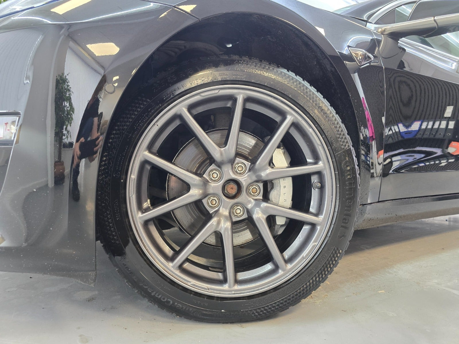 Sort Tesla Model 3 fra 2019