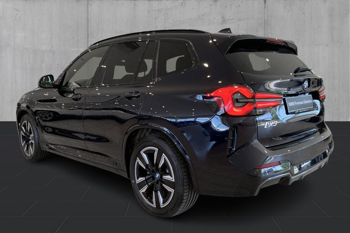 Sort BMW iX3 fra 2023