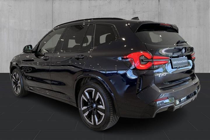 Sort BMW iX3 fra 2023