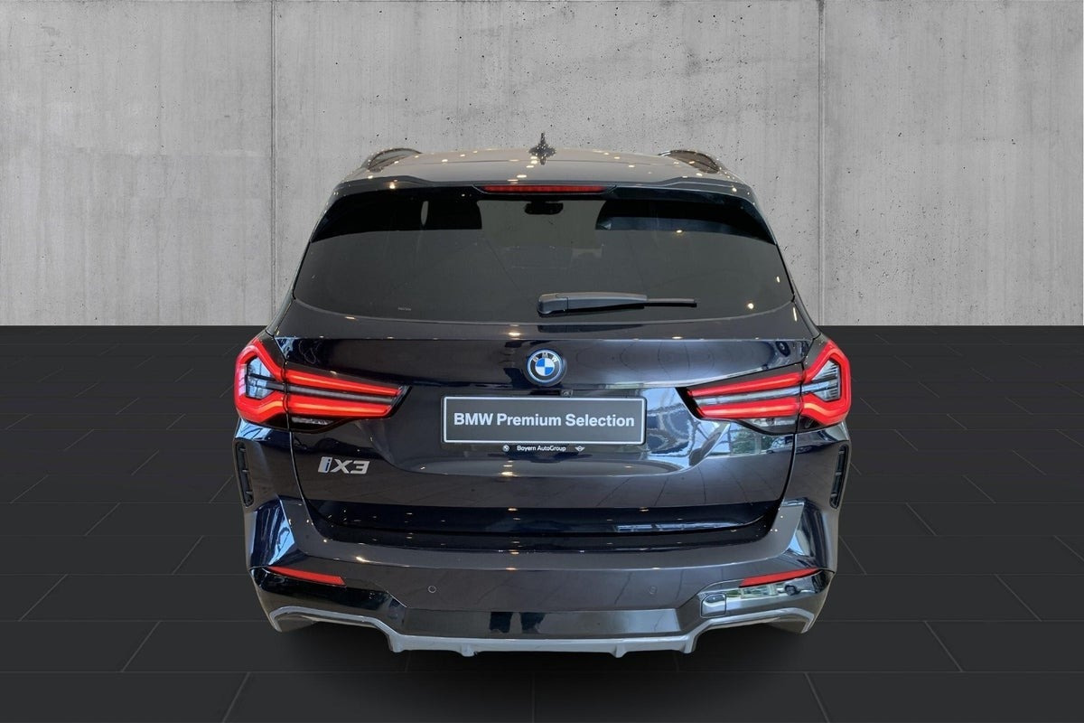 Sort BMW iX3 fra 2023