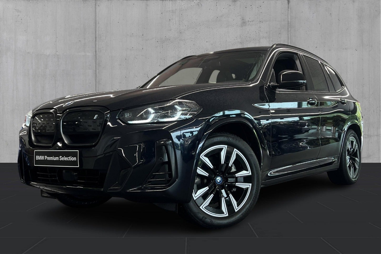 Sort BMW iX3 fra 2024 set udefra