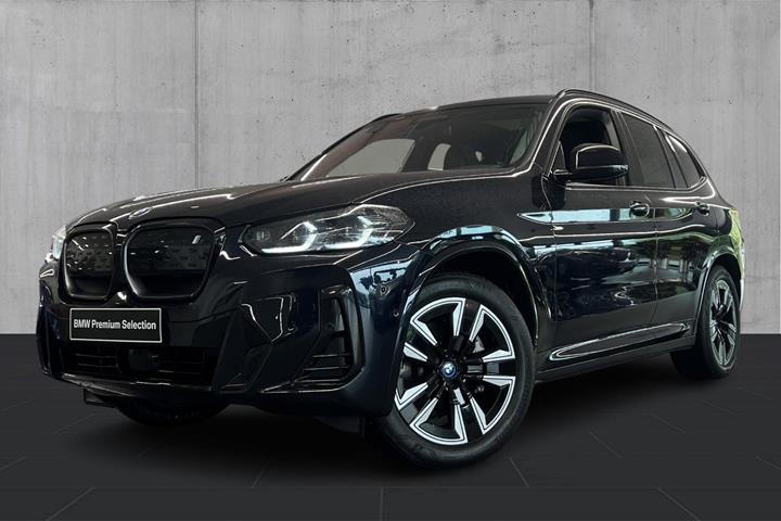 Sort BMW iX3 fra 2024 set udefra