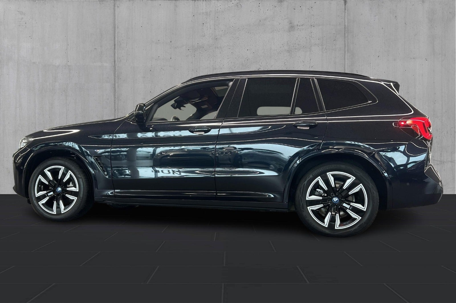 Sort BMW iX3 fra 2024