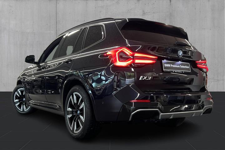 Sort BMW iX3 fra 2024