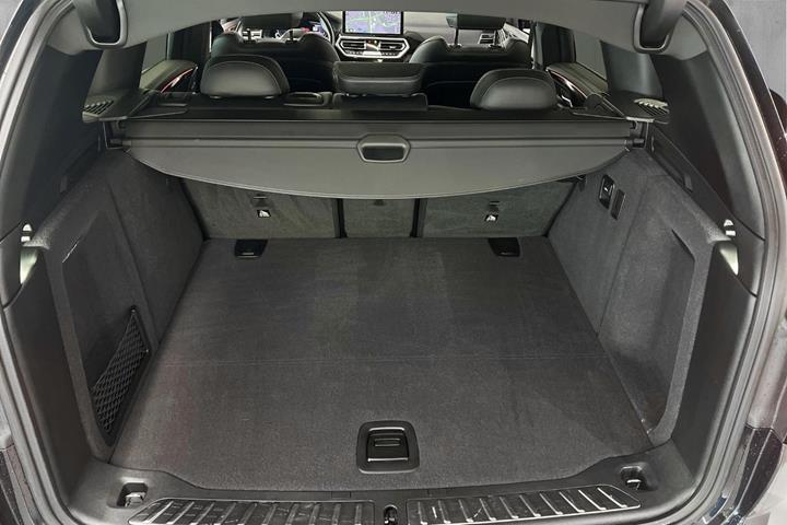 Sort BMW iX3 fra 2024