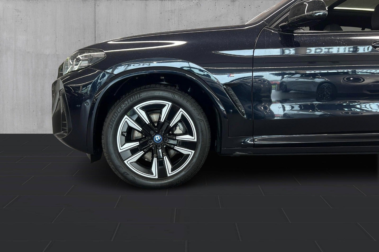 Sort BMW iX3 fra 2024