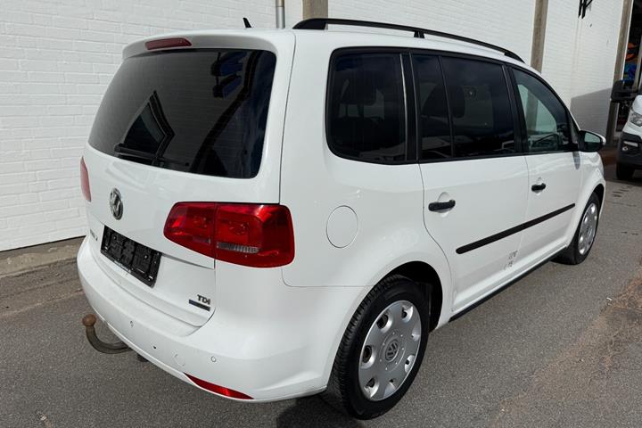 Hvid VW Touran fra 2011