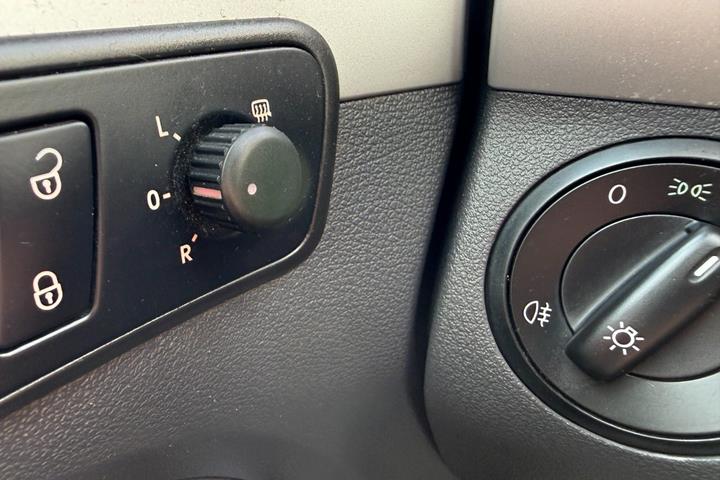 Hvid VW Touran fra 2011
