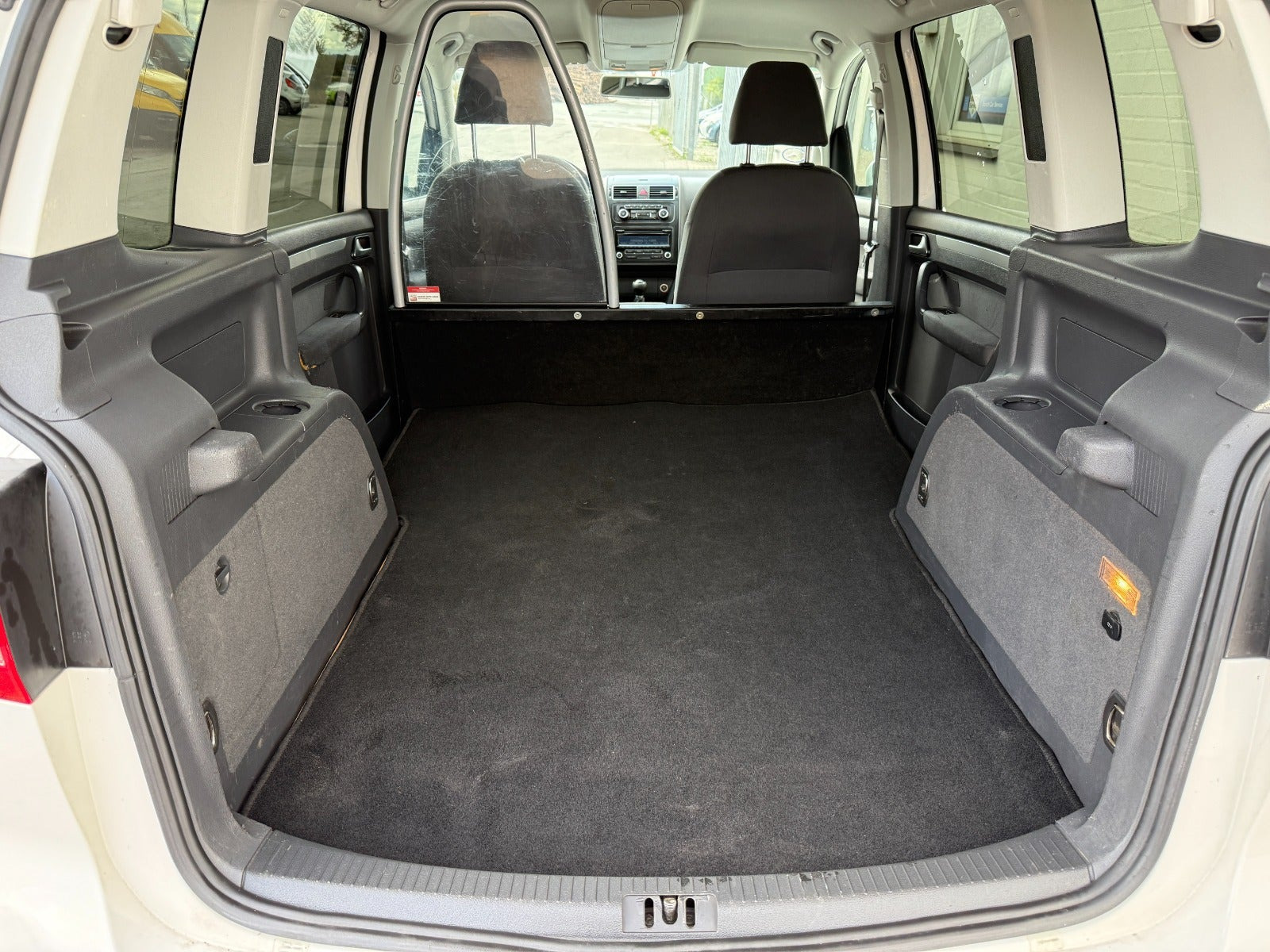 Hvid VW Touran fra 2011