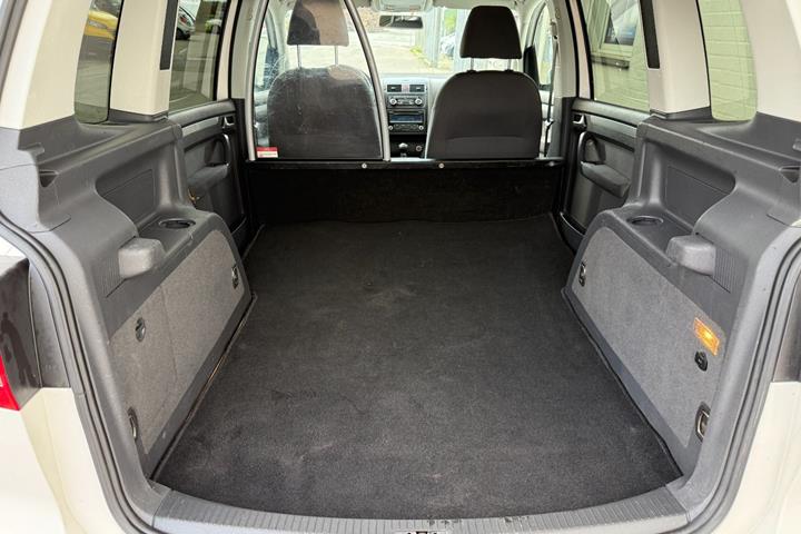 Hvid VW Touran fra 2011