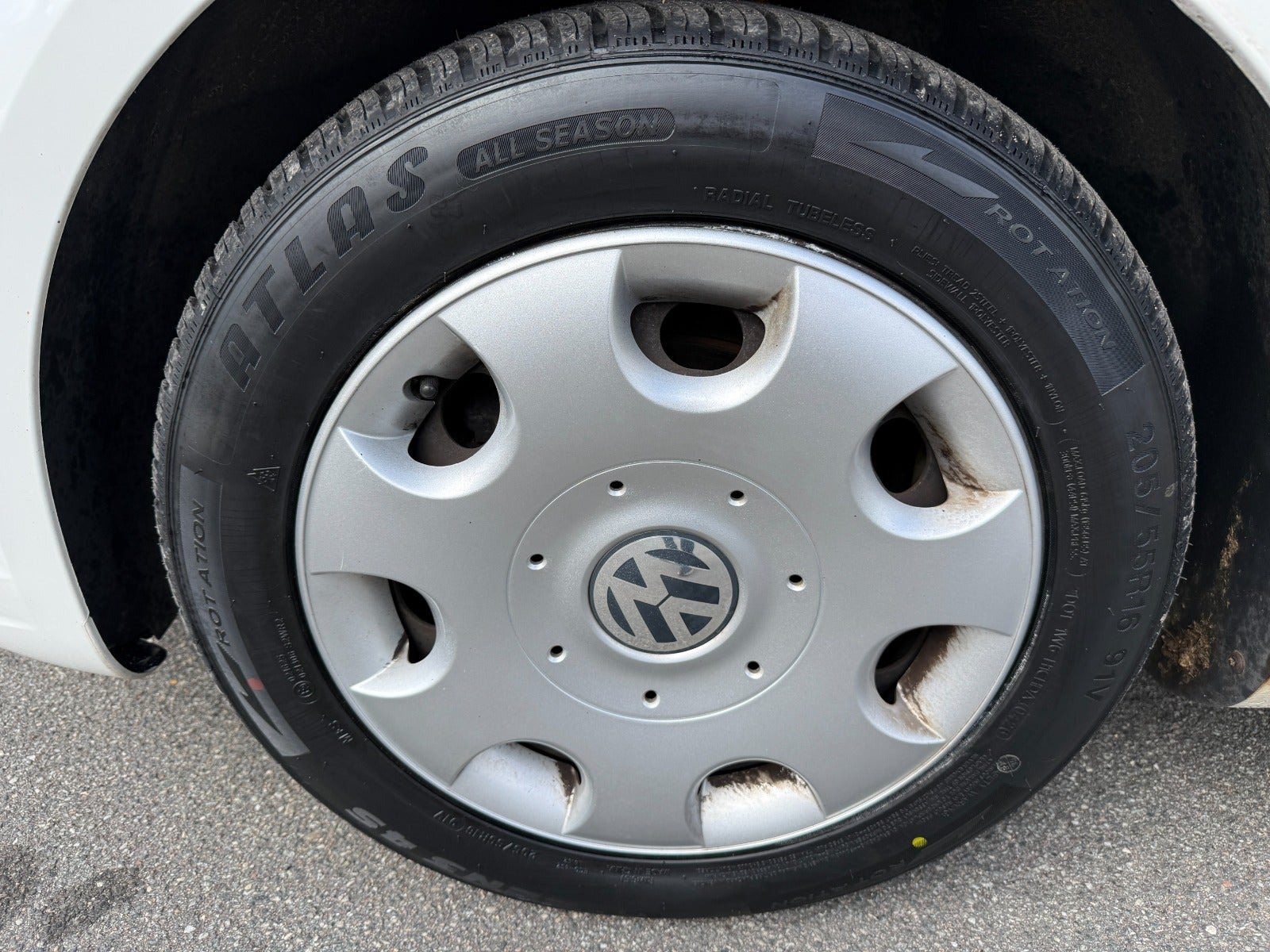 Hvid VW Touran fra 2011