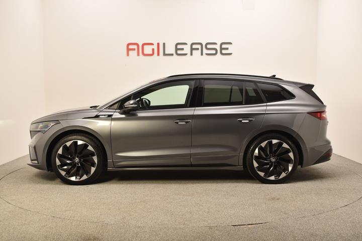Grå Skoda Enyaq fra 2023