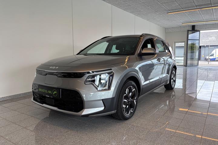 Grå Kia Niro fra 2023 set udefra