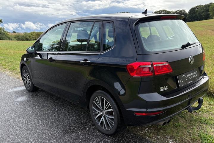 Sort VW Golf Sportsvan fra 2017