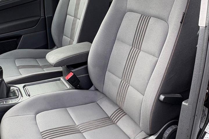 Sort VW Golf Sportsvan fra 2017