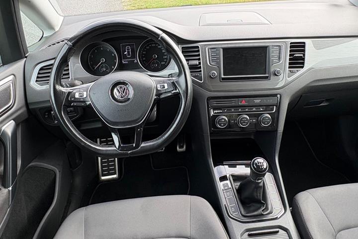 Sort VW Golf Sportsvan fra 2017