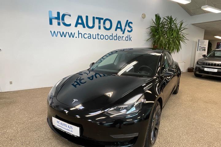 Sort Tesla Model 3 fra 2021