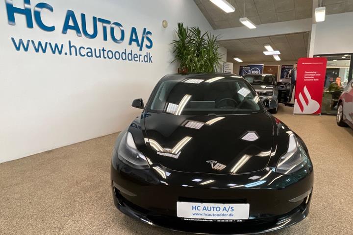 Sort Tesla Model 3 fra 2021