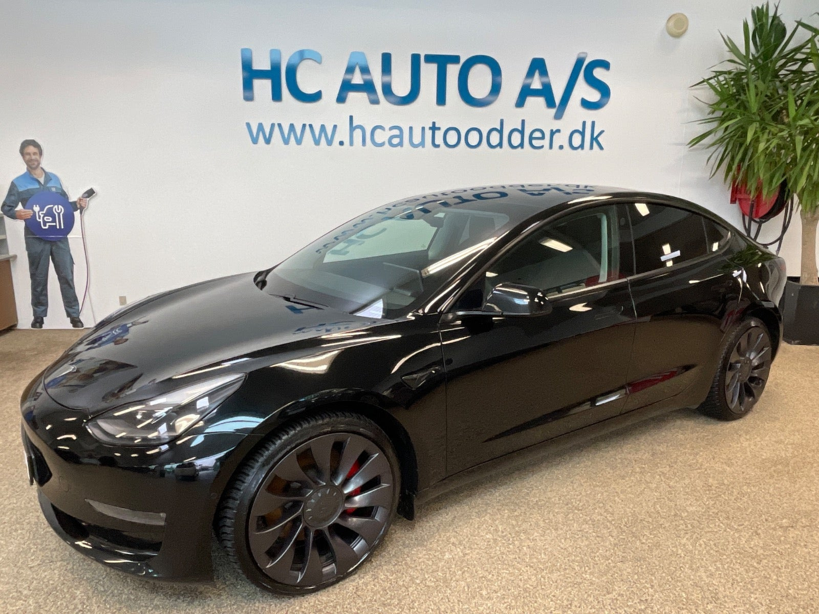 Sort Tesla Model 3 fra 2021