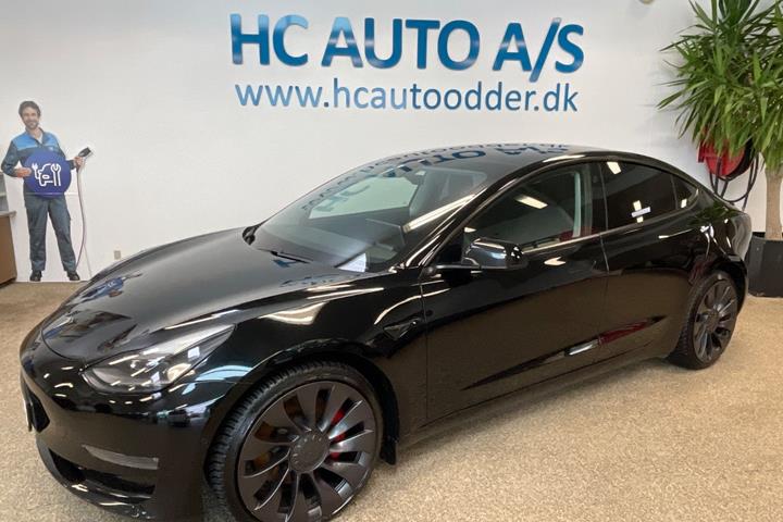 Sort Tesla Model 3 fra 2021