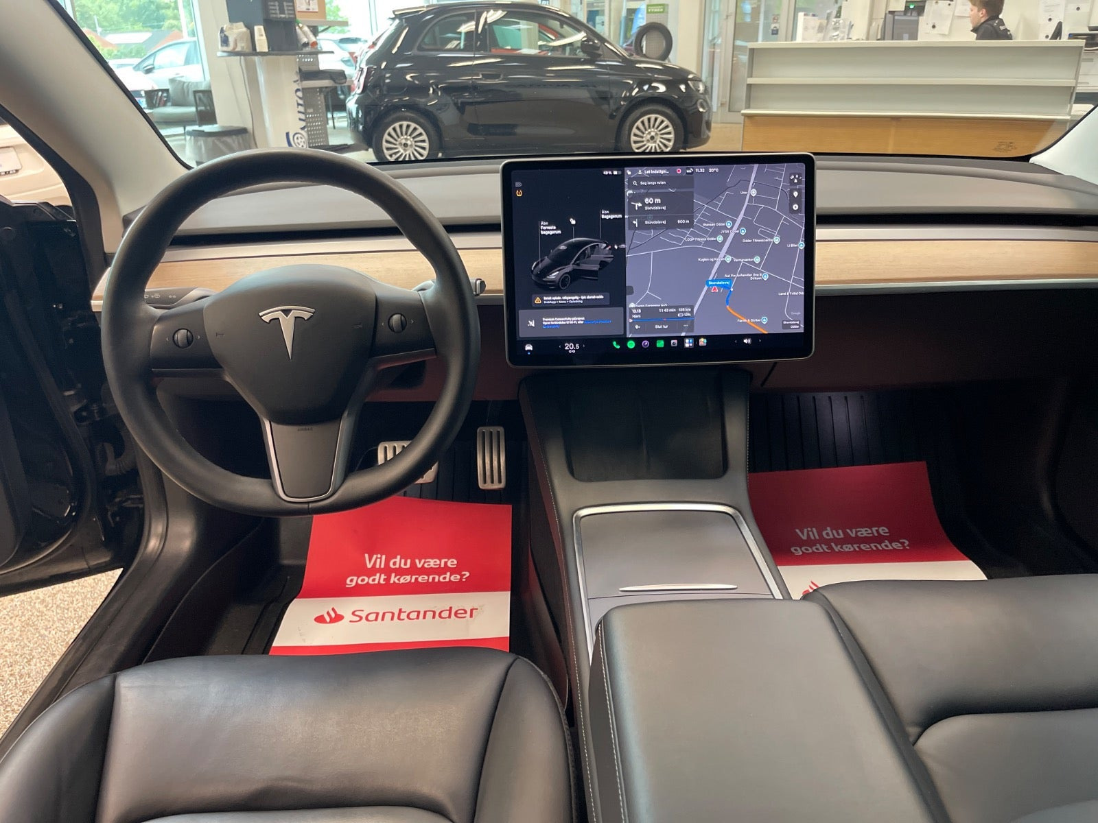 Sort Tesla Model 3 fra 2021