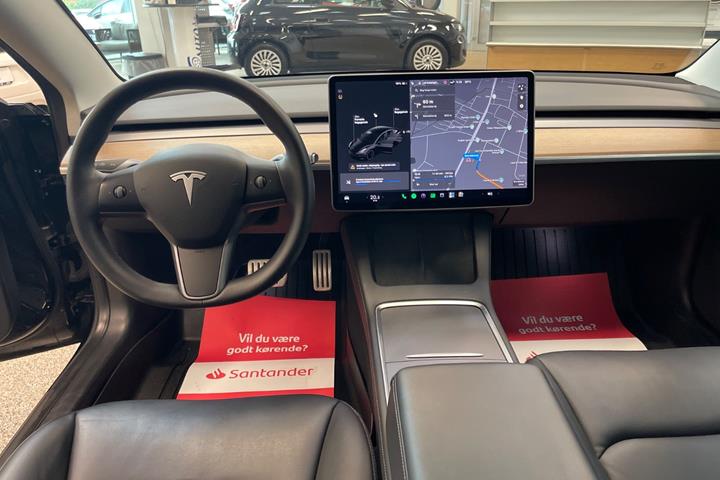 Sort Tesla Model 3 fra 2021