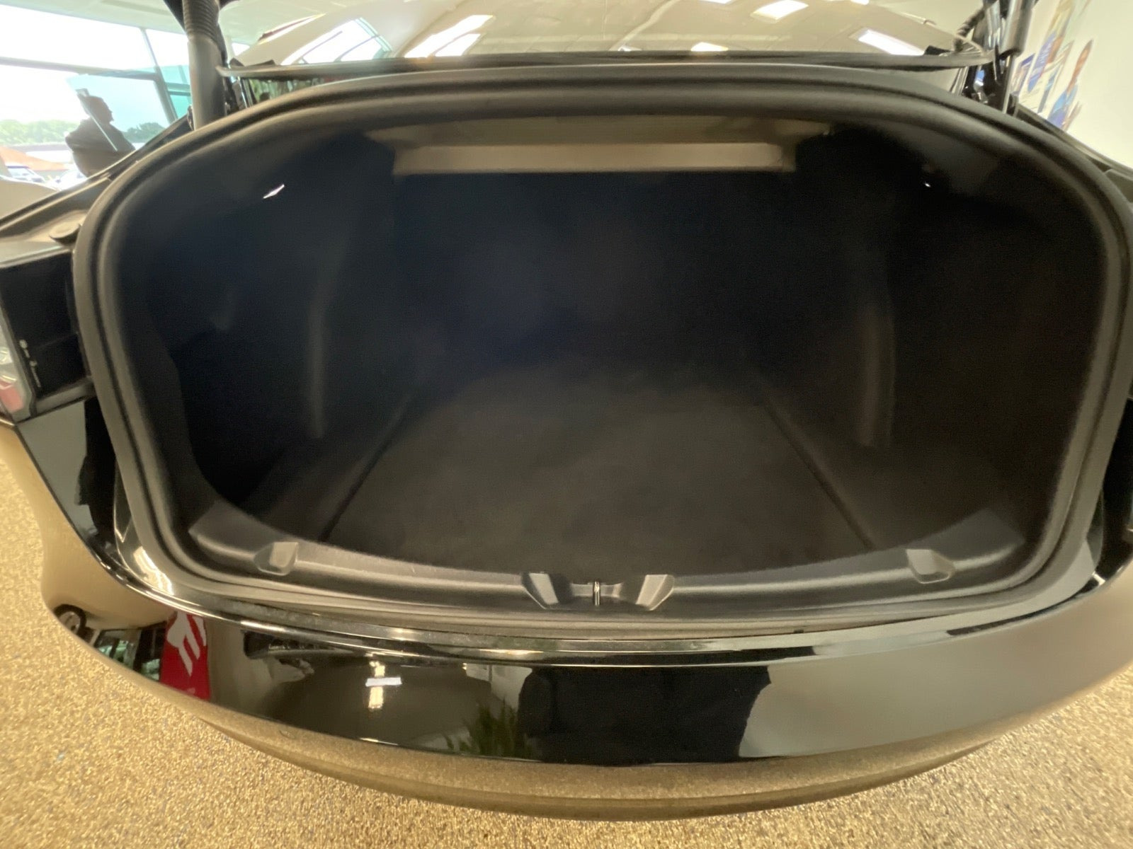 Sort Tesla Model 3 fra 2021
