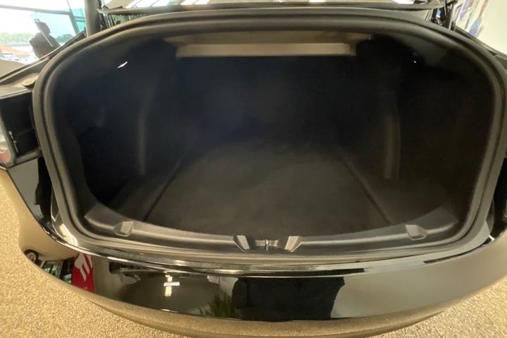 Sort Tesla Model 3 fra 2021