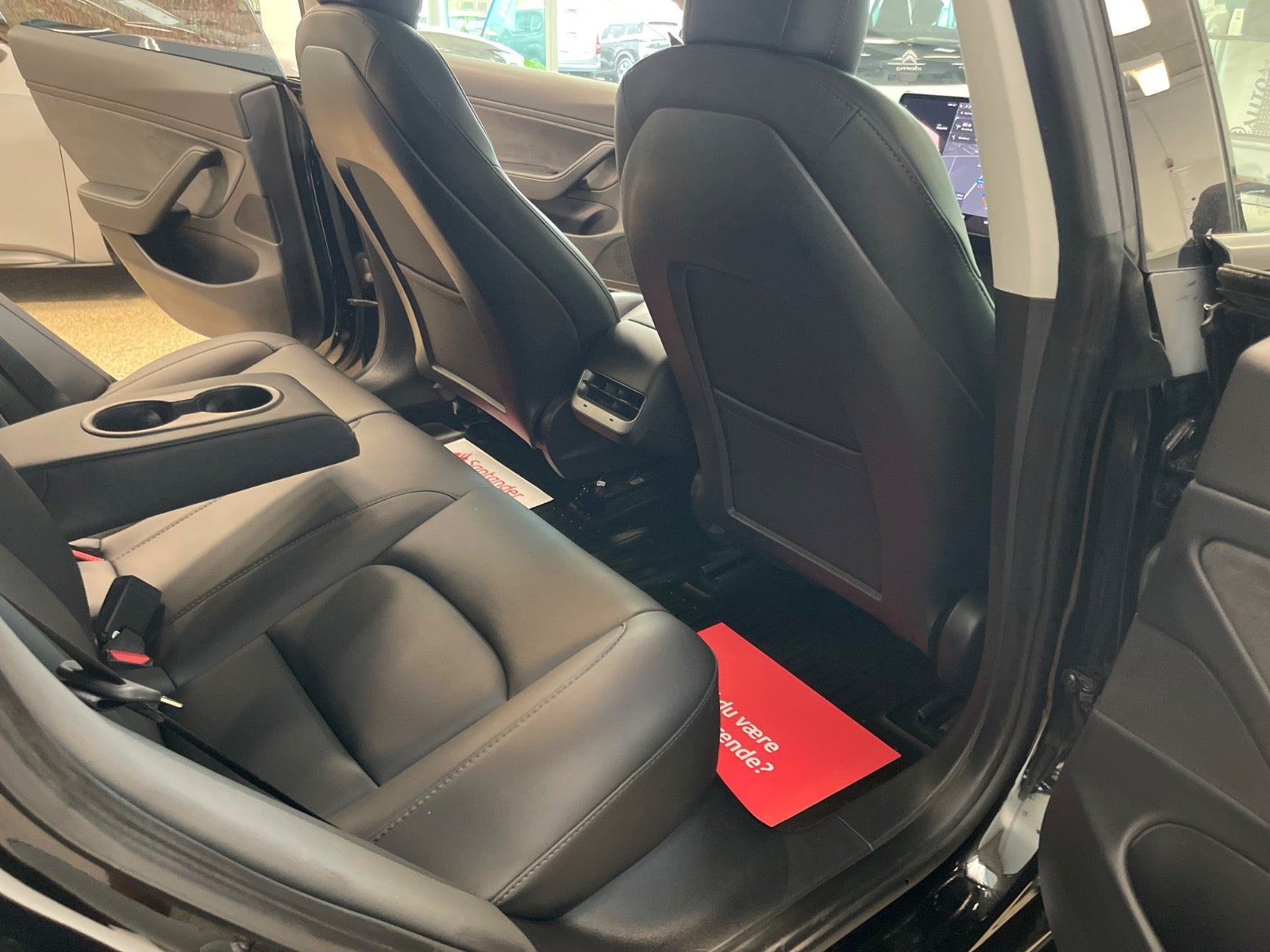 Sort Tesla Model 3 fra 2021