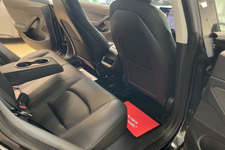 Sort Tesla Model 3 fra 2021