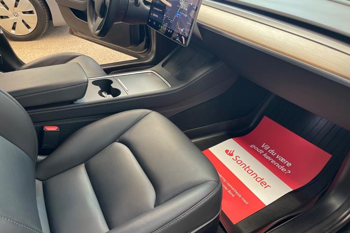 Sort Tesla Model 3 fra 2021